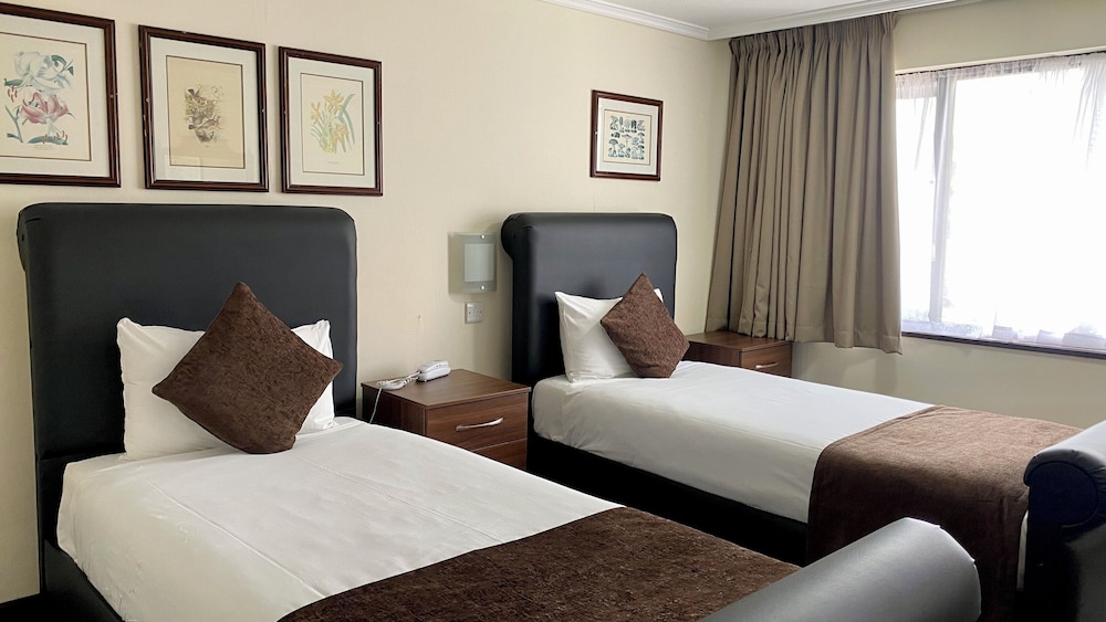 Executive Twin Room - Photo 4