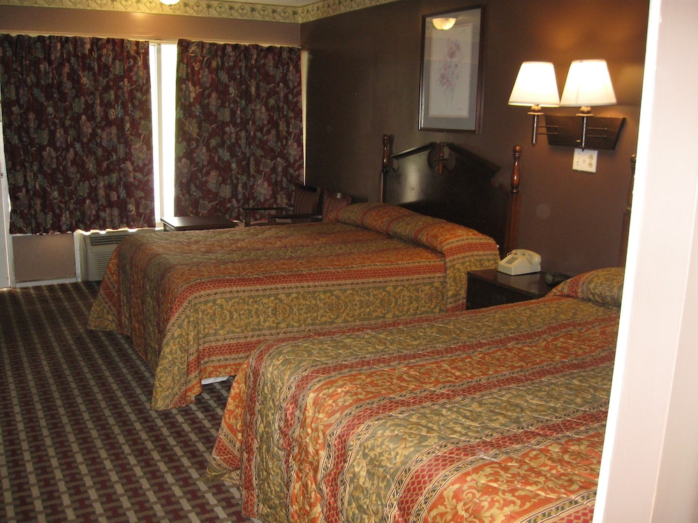 Room, 2 Queen Beds, Non-Smoking photo 2
