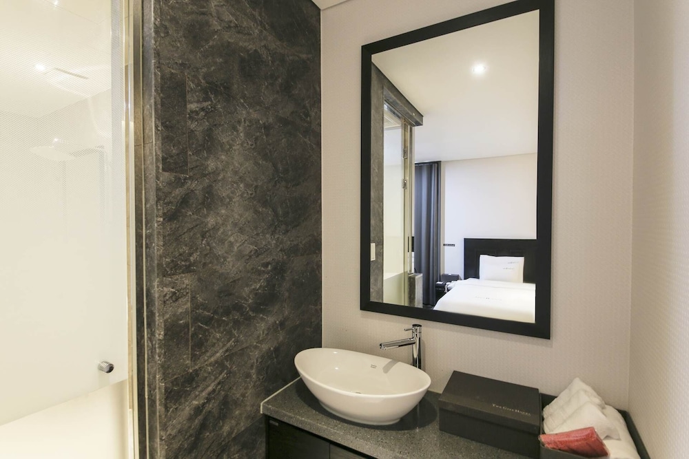 Twin Room - Photo 13