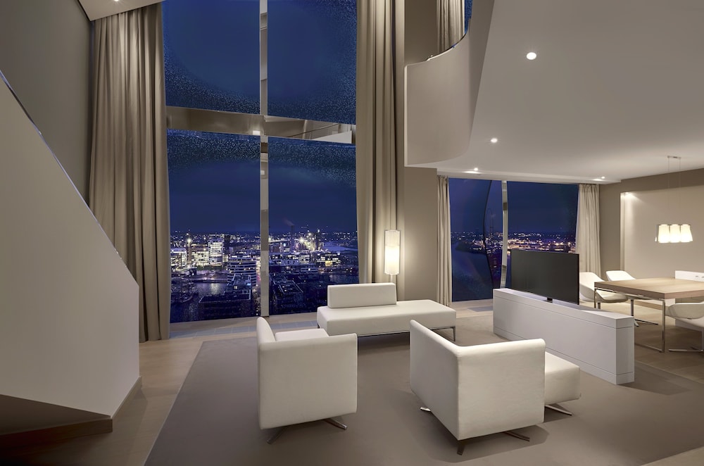 Suite, 1 King Bed with Sofa bed