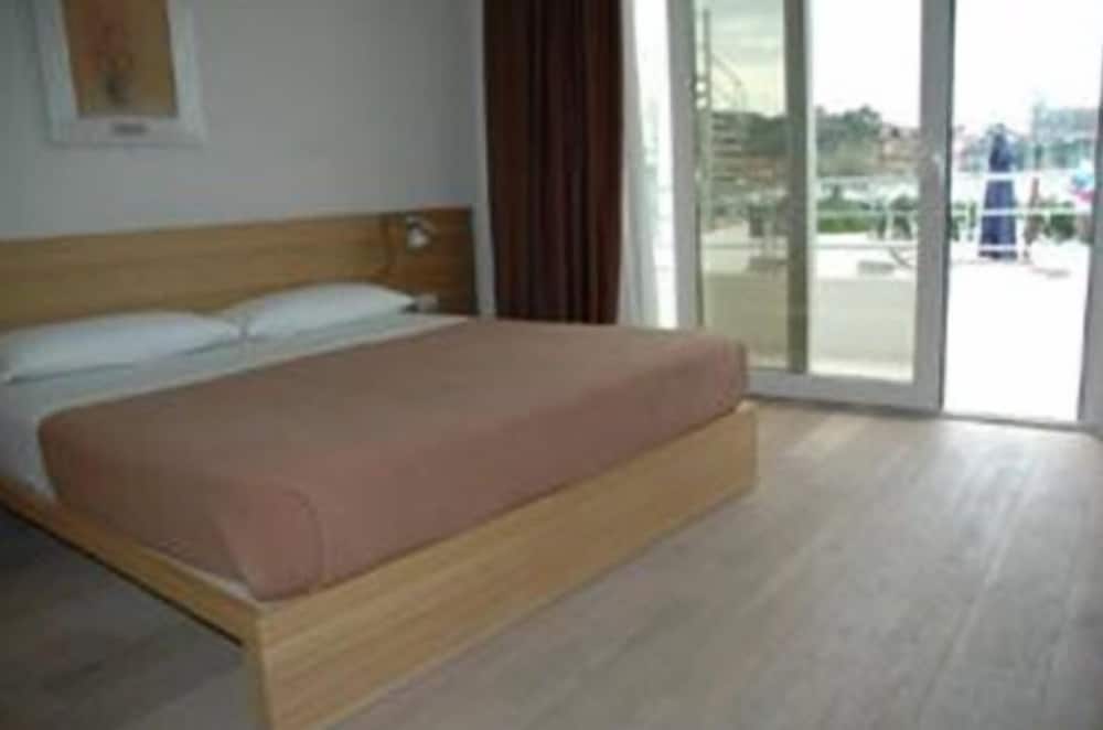 Superior Triple Room, Sea View photo 2