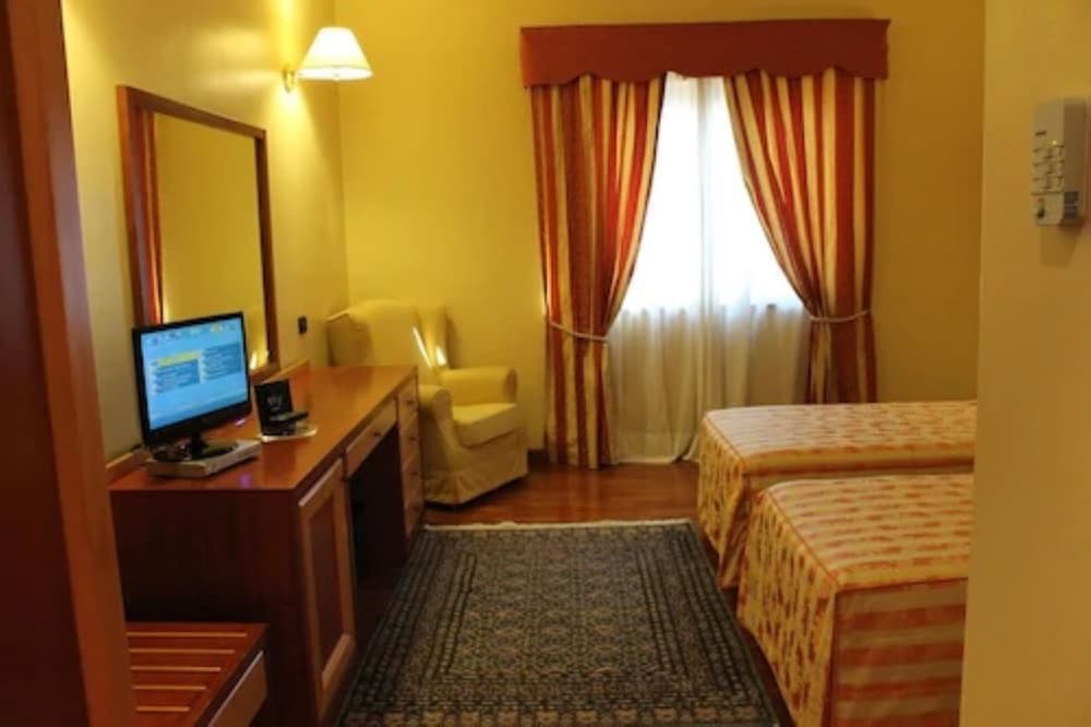 Standard Double Room - Photo 3