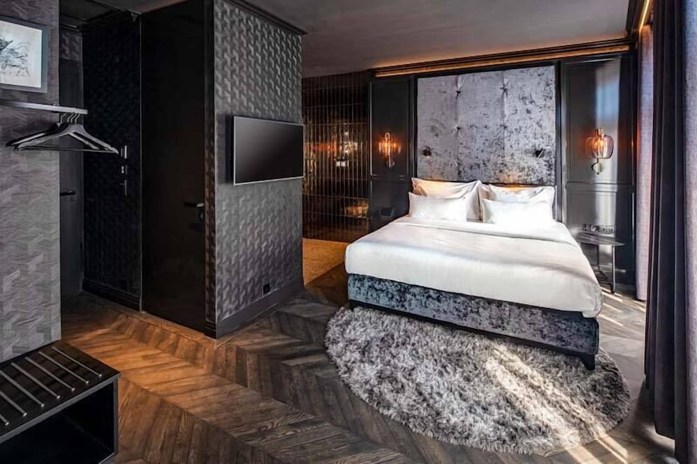 Deluxe Suite, 1 King Bed photo 2