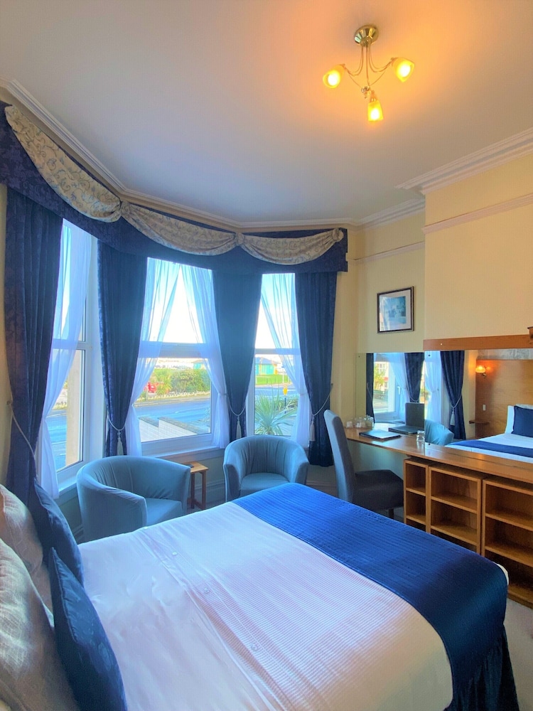 Superior Double Room, Ensuite, Sea View (ground floor) photo 3