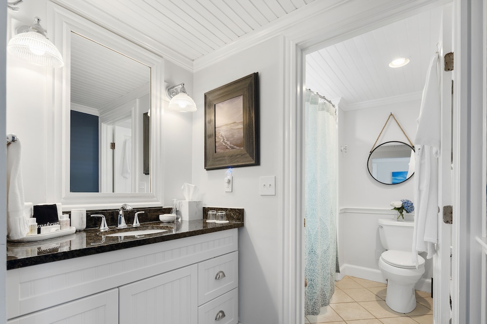 Superior Double Room, 1 King Bed, Balcony, Ocean View photo 3