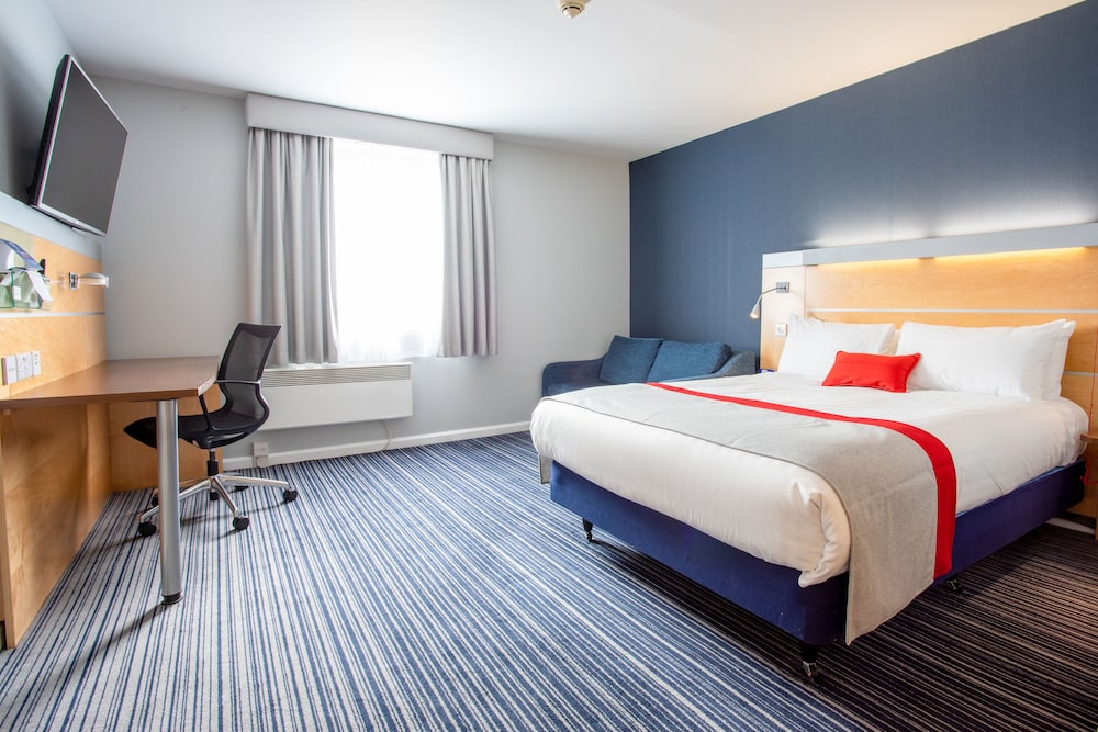 Standard Room, 1 Double Bed, Accessible (with Free Hot Breakfast) - Photo 6