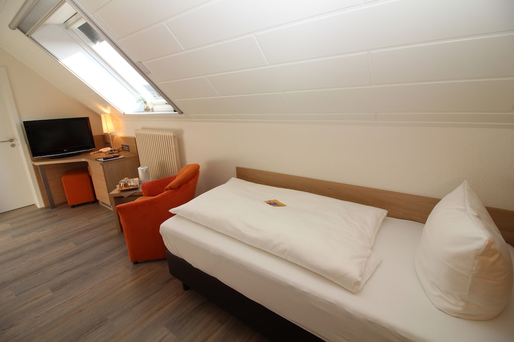 Twin Room - Photo 1