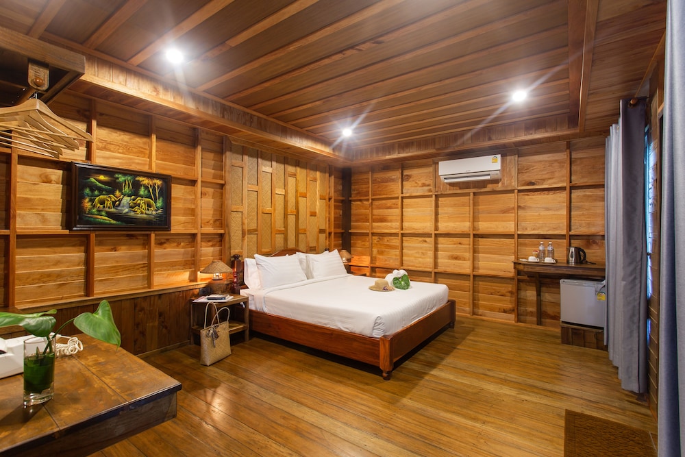 Deluxe Room, Beachfront (Free pick up and dop off at Mae Haad) - Photo 3