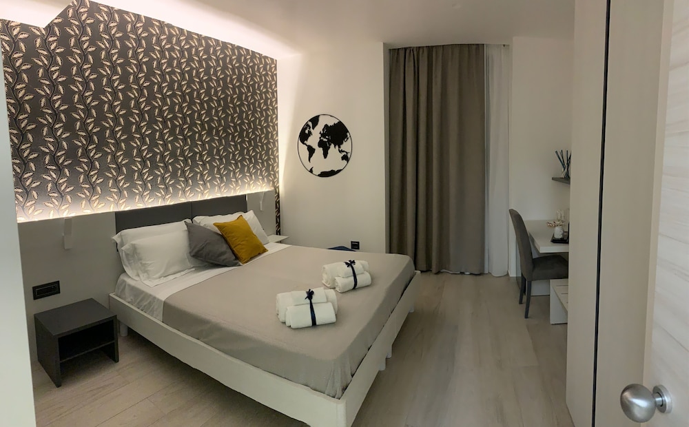 Deluxe Double or Twin Room, Balcony (102)
