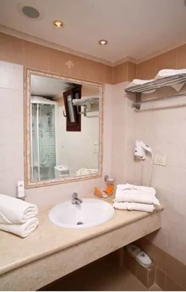 Comfort Room, Garden View - Photo 2