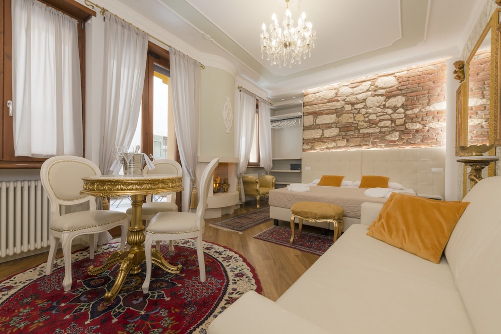 Luxury Quadruple Room, Non Smoking, Private Bathroom (Carmen)