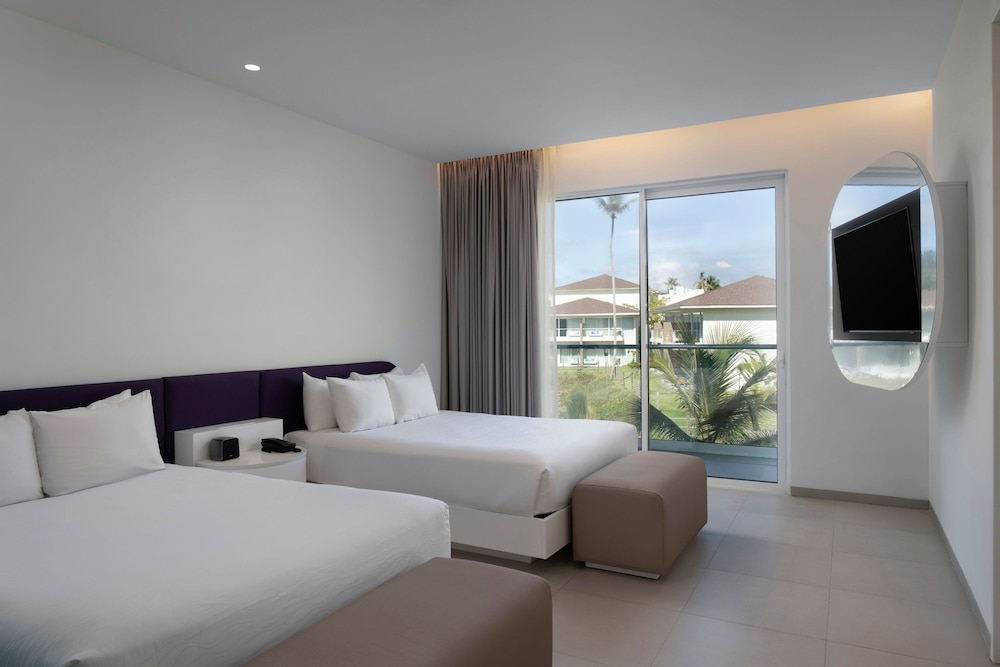 Standard Room, 2 Double Beds, Garden View