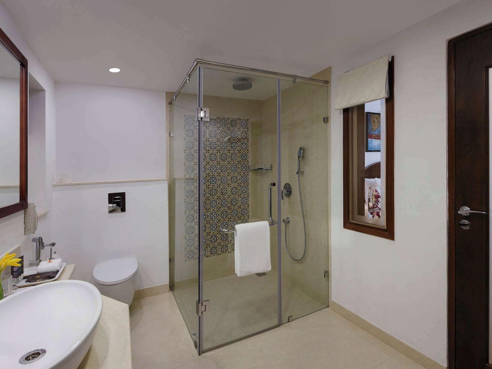 Executive Villa, 2 Twin Beds, Pool View - Photo 3