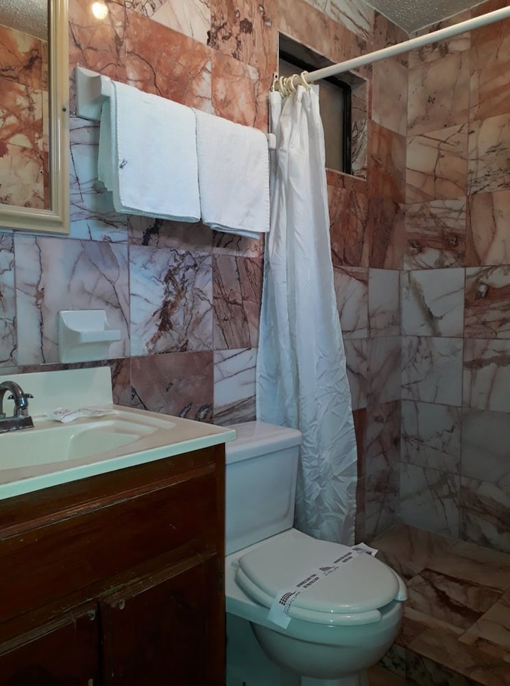 Basic Triple Room, Multiple Beds photo 2