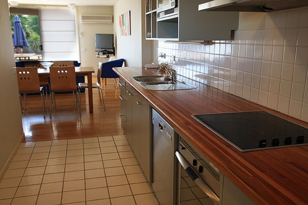 Basic Double Room, 1 Bedroom, Kitchen, Pool View photo 2