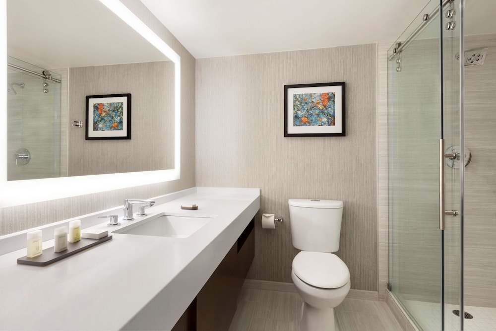 Suite, 2 Bedrooms, Accessible, Non Smoking (Hearing) - Photo 4