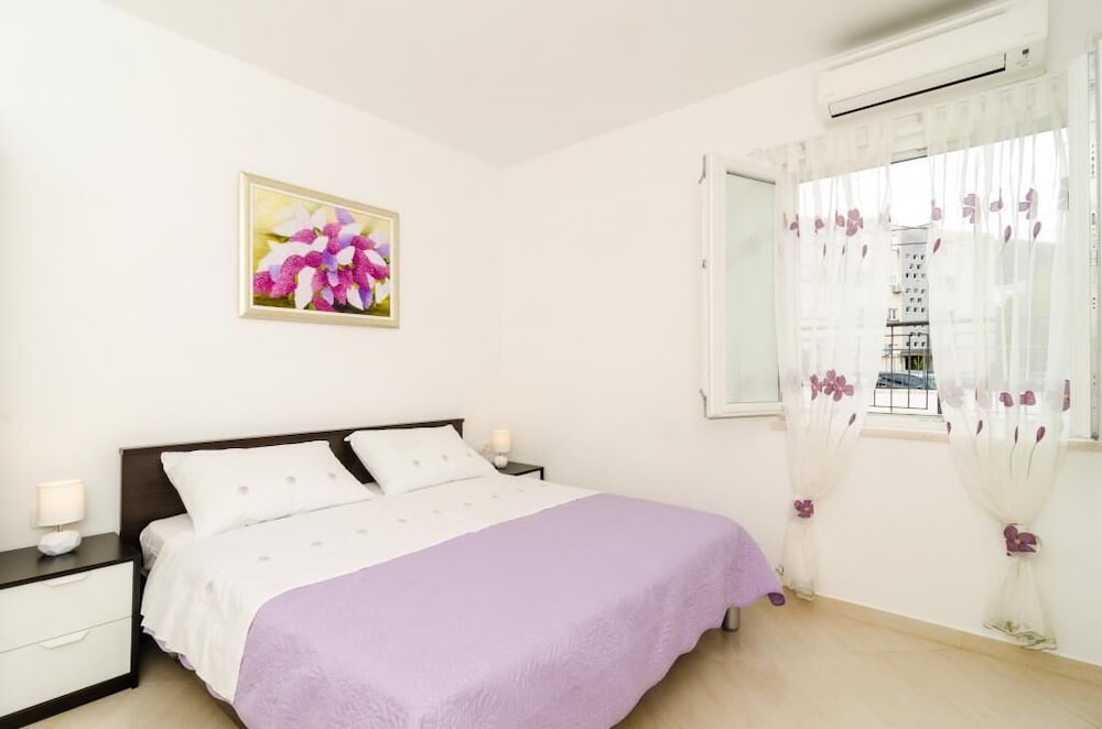 Apartment (One Bedroom Apartment)