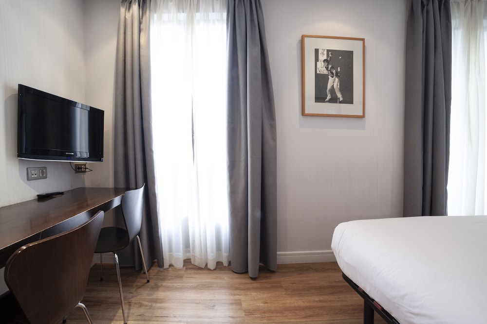 Standard Double Room - Photo 8