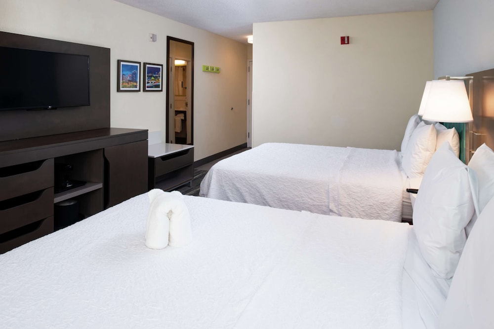 Room, 2 Queen Beds, Accessible, Non Smoking (Hearing Accessible) - Photo 3