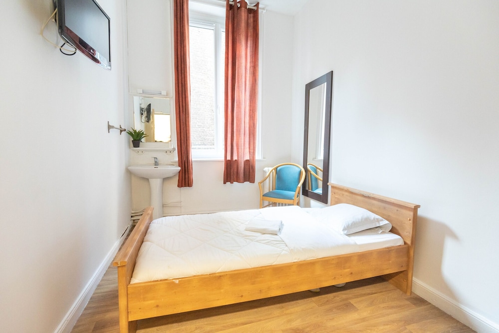 Standard Single Room, Shared Bathroom