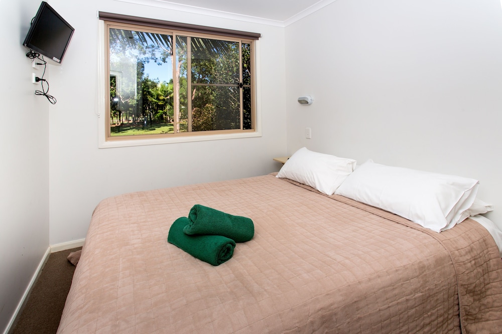 Cabin, 2 Bedrooms, Garden Area photo 2