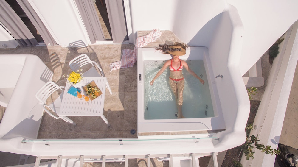 Superior Suite with Sea View and outdoor Hot Tub photo 3