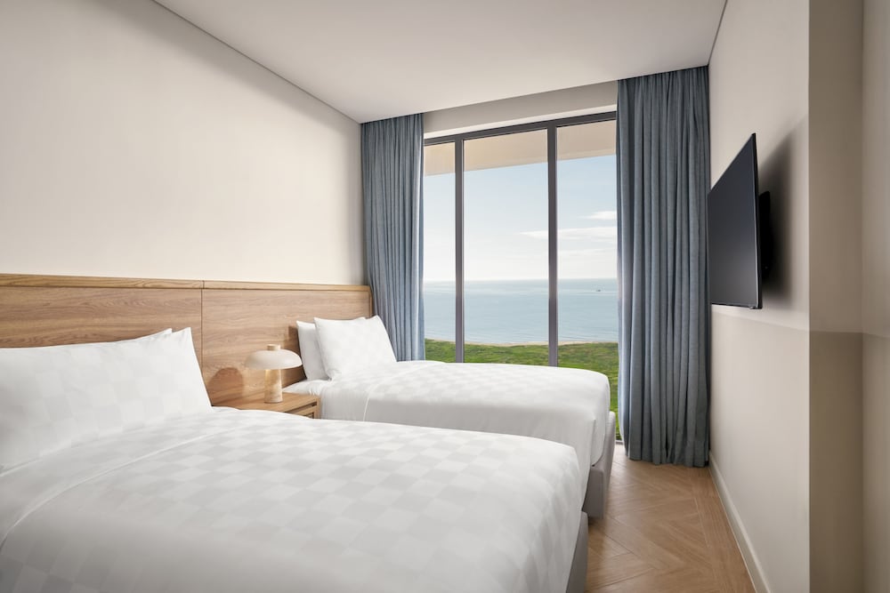 2 Bedroom Panorama Penthouse - Photo 3