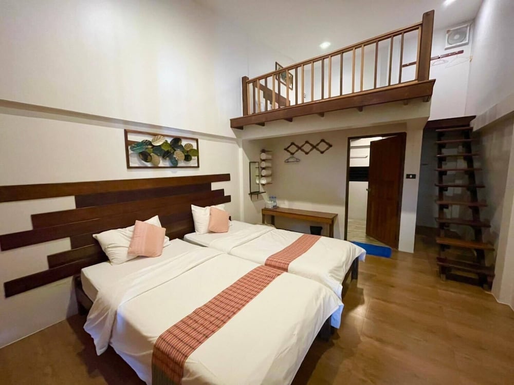 Family Room, Multiple Beds, Non Smoking, Patio photo 1