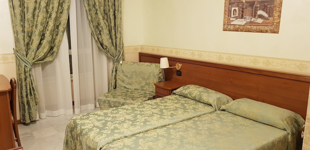 Room, 2 Bedrooms, Connecting Rooms, Park View photo 3