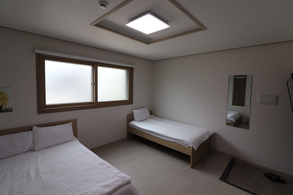 Family Room - Photo 3
