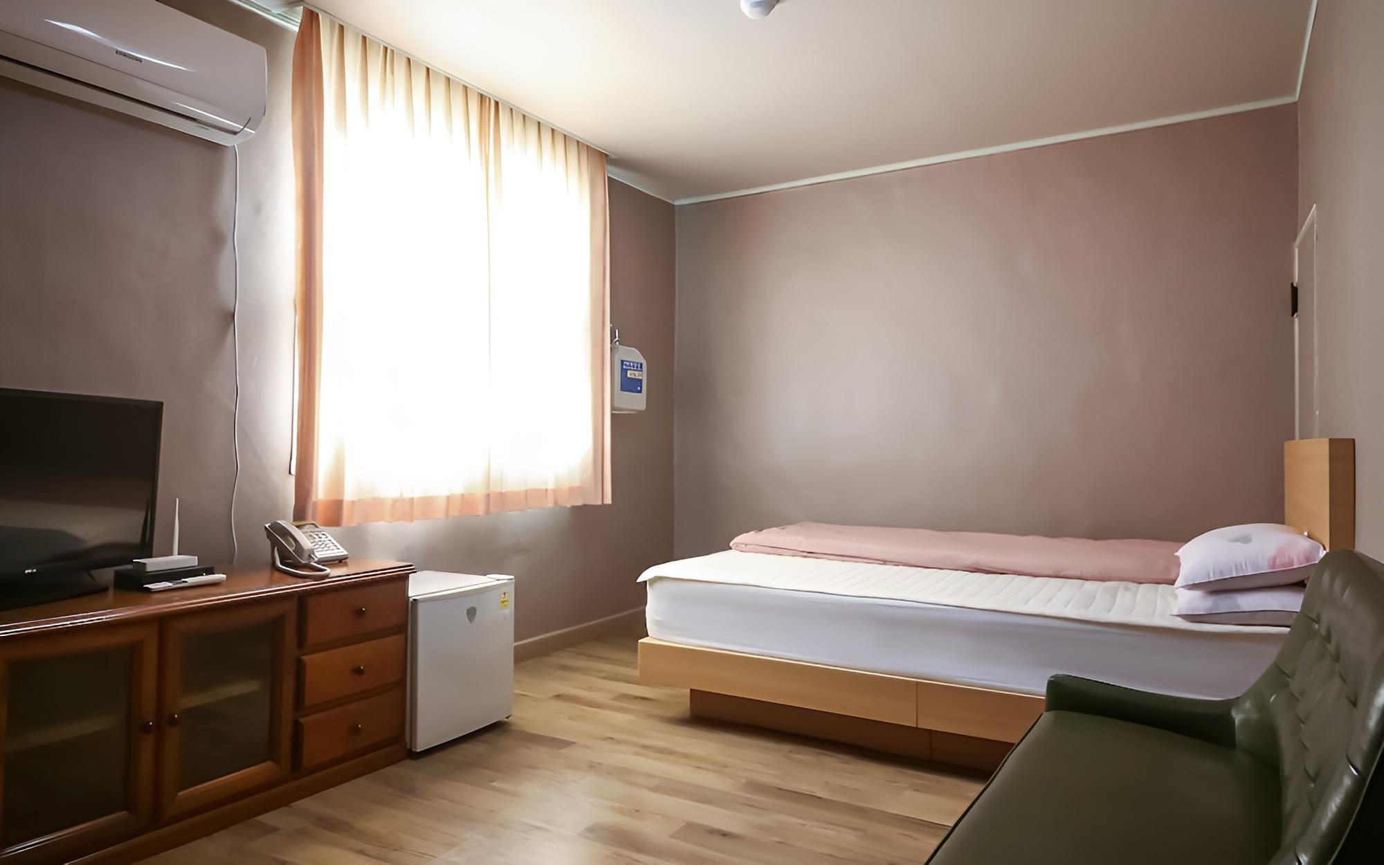 Room (Normal) photo 1