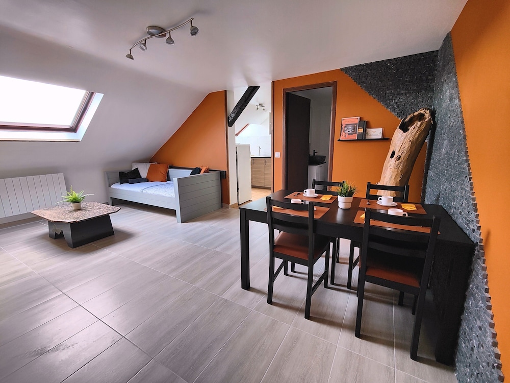 Warm Familiar Apartment - Photo 1