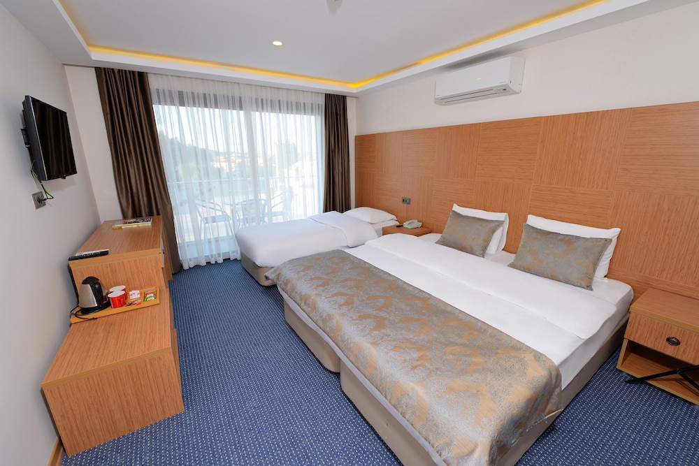 Comfort Triple Room, Multiple Beds, Balcony, City View photo 1
