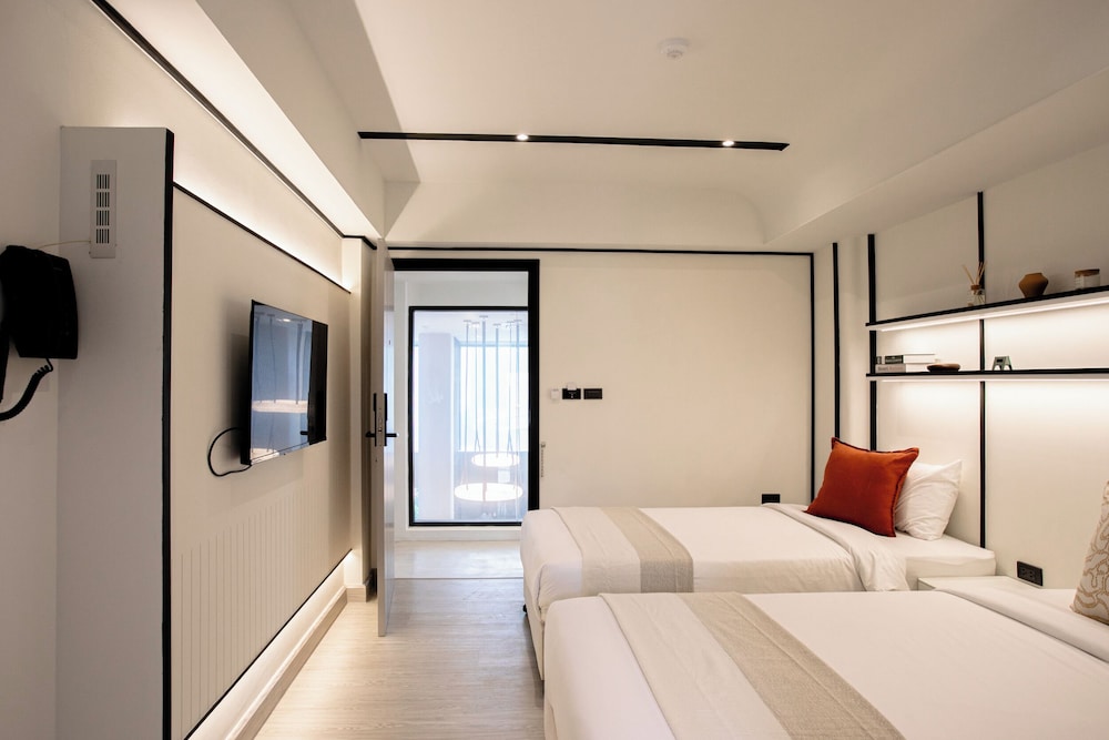 Deluxe Twin Room, Non Smoking photo 3