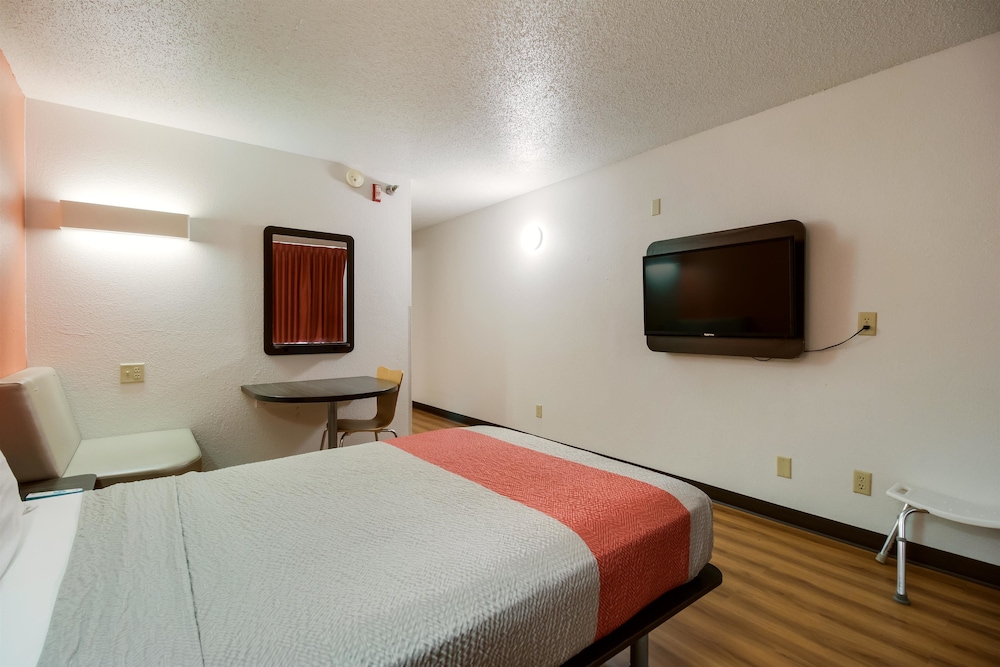 Standard Room, 1 King Bed, Non Smoking photo 1