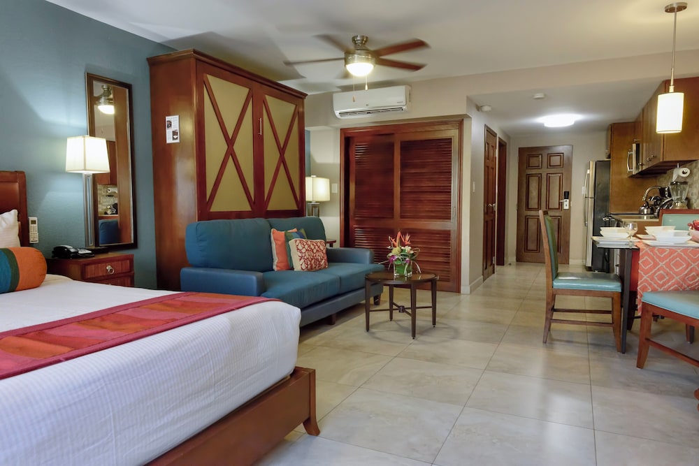 Deluxe Studio Plus With Fully Equipped Kitchen