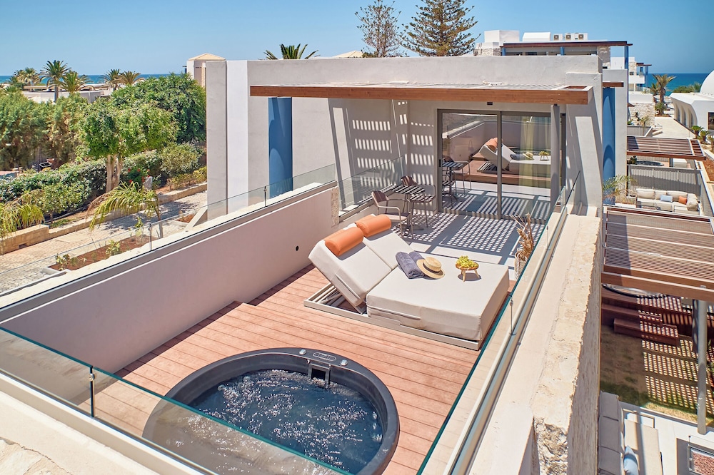 Deluxe Room Roof Top - Heated Hydro Tub - Photo 1