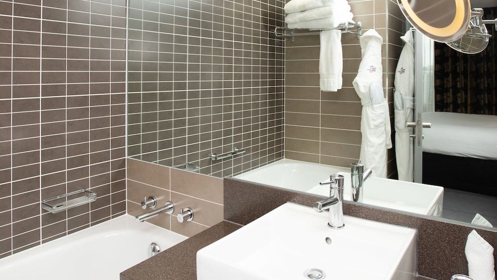 Club Suite, 1 King Bed (Club Floor) - Photo 2