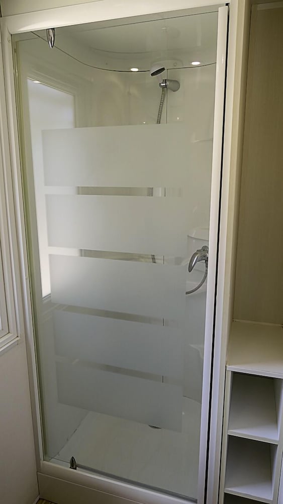 Comfort Mobile Home, 2 Bedrooms, River View photo 3