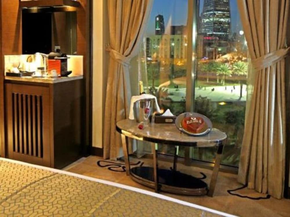 Premium Double Room, 1 King Bed, Garden View