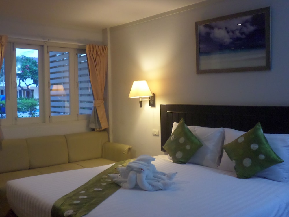 Deluxe Room, Pool View