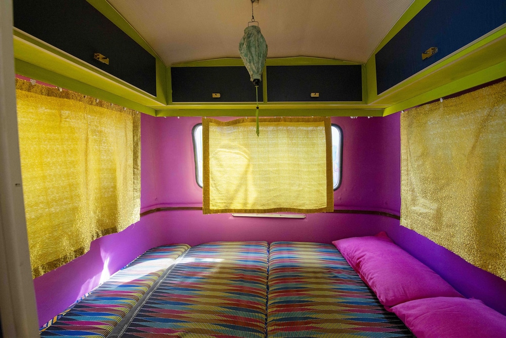 Basic Mobile Home, 1 Double Bed, Shared Bathroom, Garden View photo 3