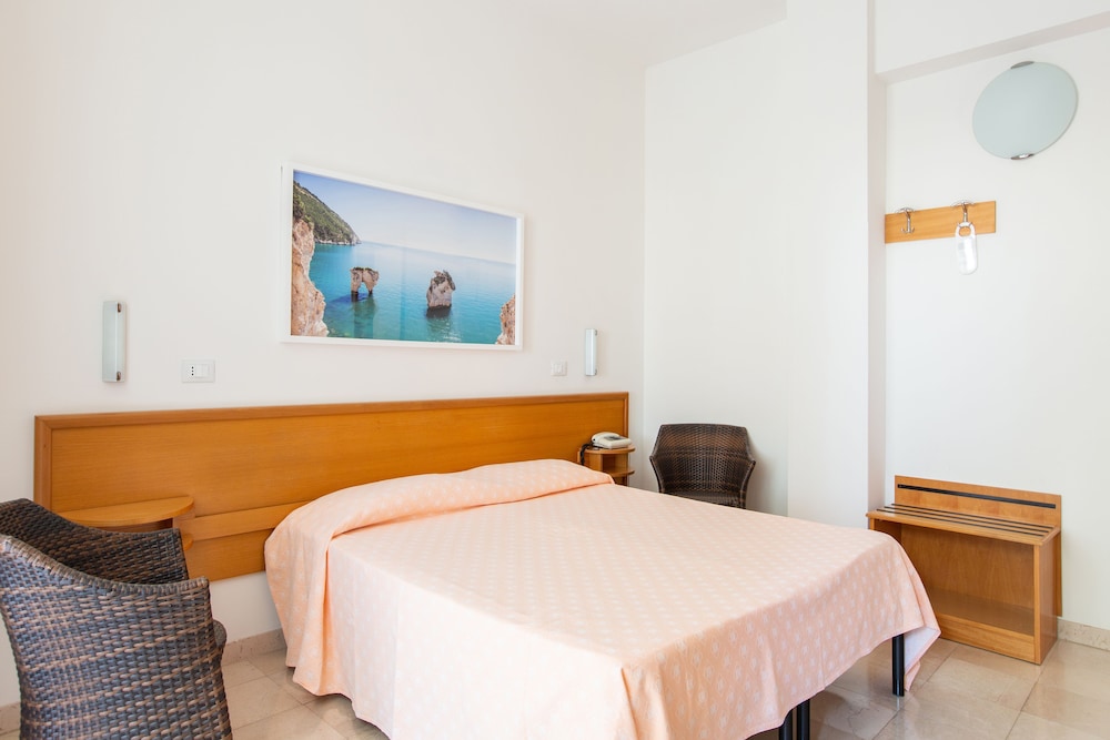 Double Room - Photo 6