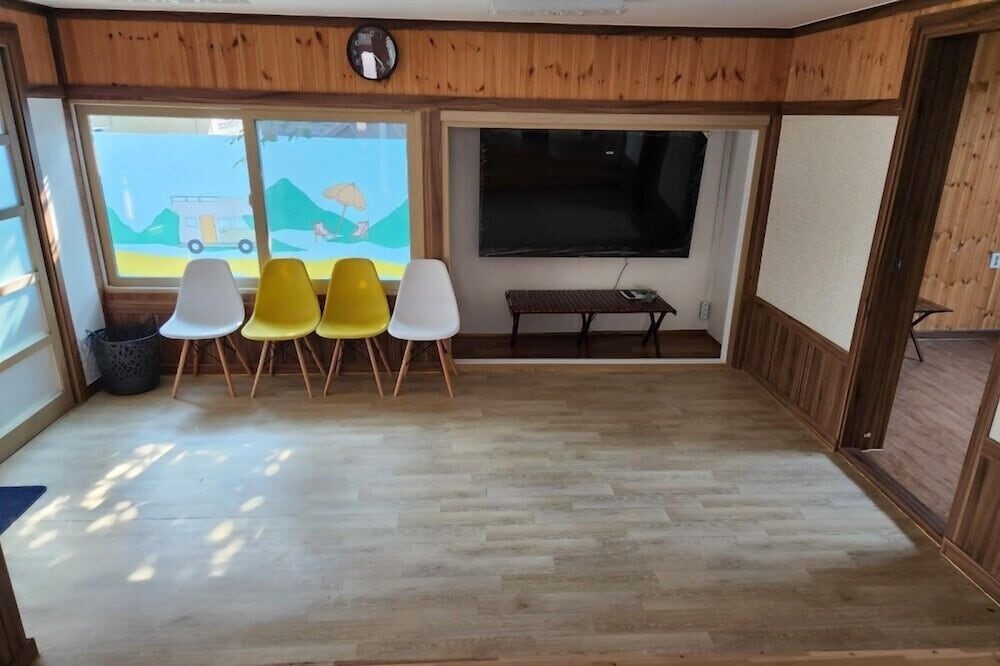 Room (private house)