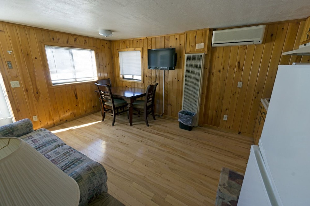 Cottage #5, 2 bedrooms, Full kitchen photo 1