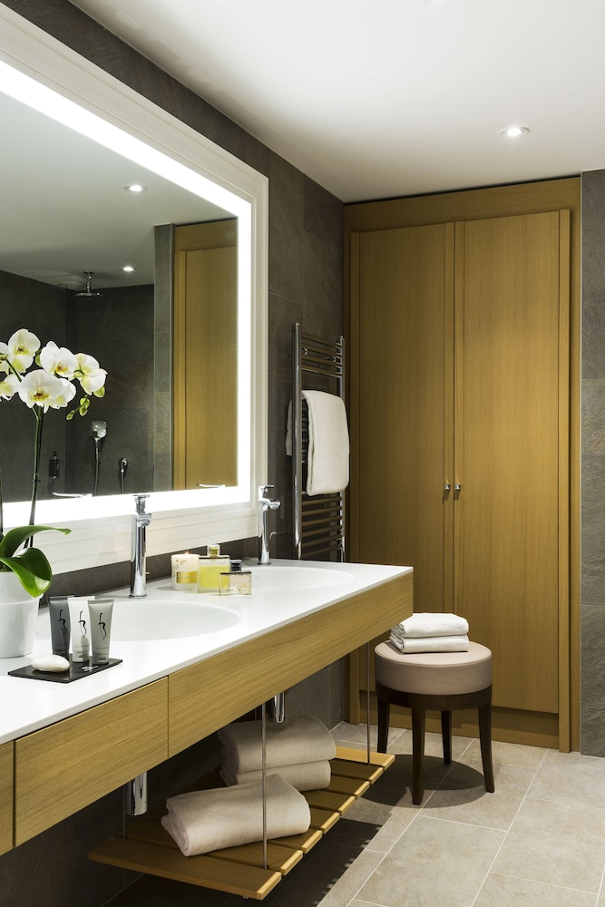 Deluxe Suite - Photo 7