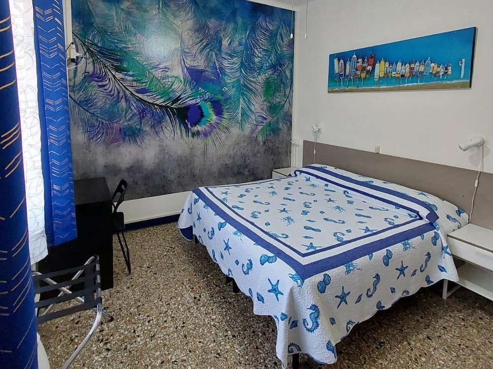 Classic Room, 1 Queen Bed, Private Bathroom photo 1