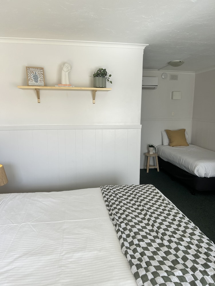 Classic Room, Multiple Beds photo 2