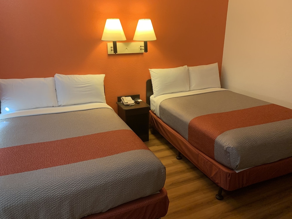 Standard Room, 2 Double Beds, Non Smoking photo 3