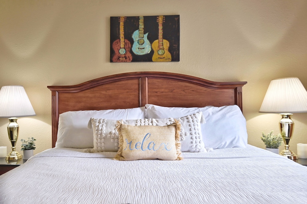 Premier Suite (Queen) - Photo 9